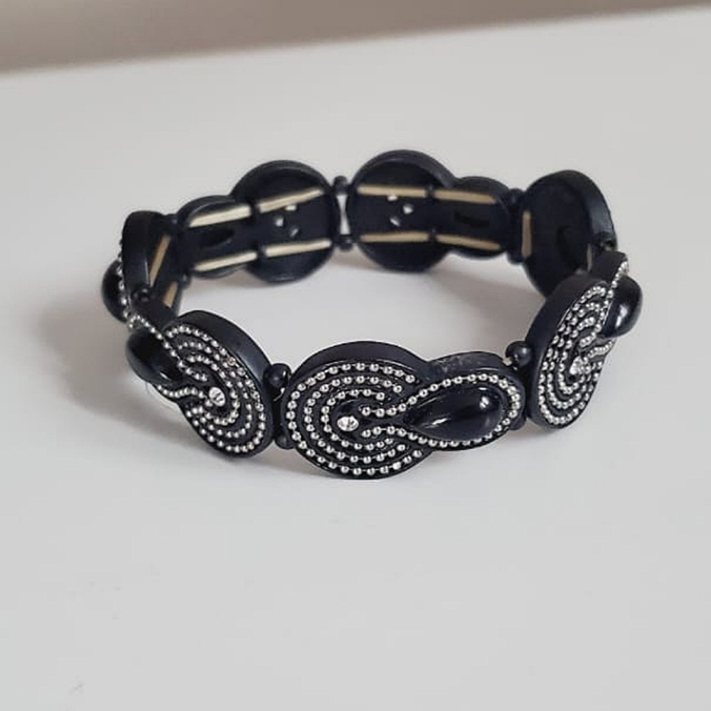 Trendy Bracelet Charms Jewelry Black Plated Metal Elastic Bracelet. 🌴